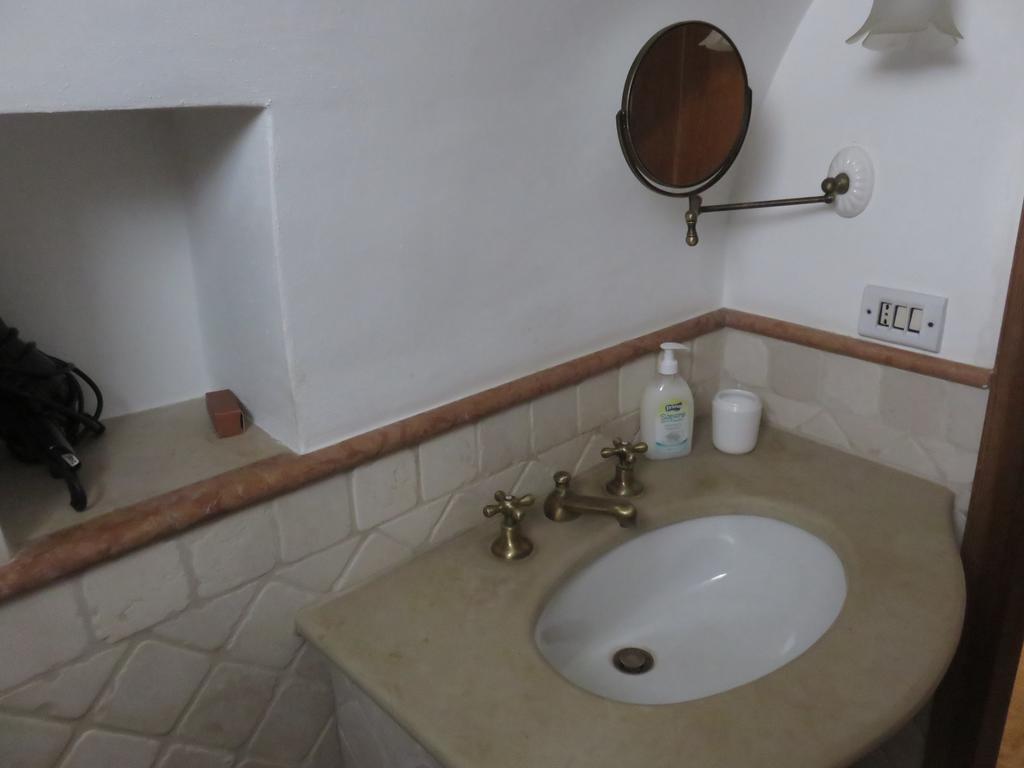 Trullo Vacanza อัลเบโรเบลโล ภายนอก รูปภาพ
